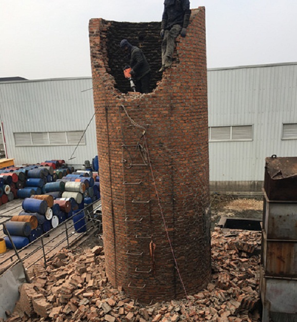 兰州石家庄拆除废弃烟囱水塔改善市容市貌