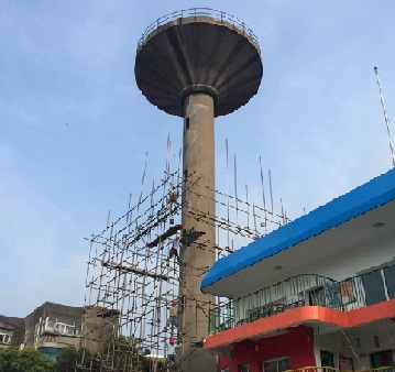 水塔拆除时对现场环境有哪些管理要求？